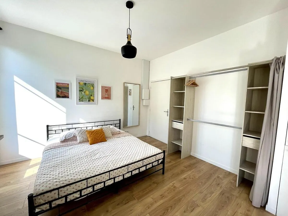 Studio Proche Mer, Avec Terrasse Et Parking Nice Apartment