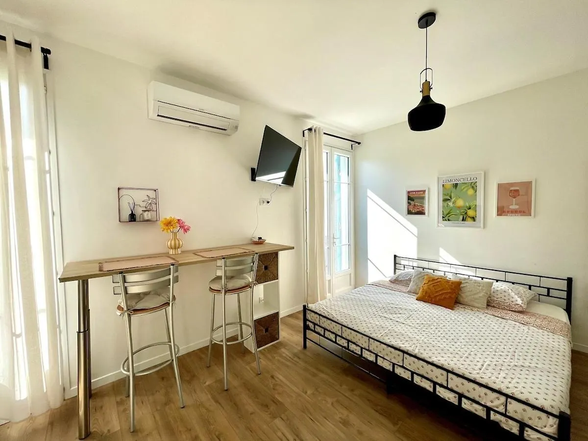 Studio Proche Mer, Avec Terrasse Et Parking Nice