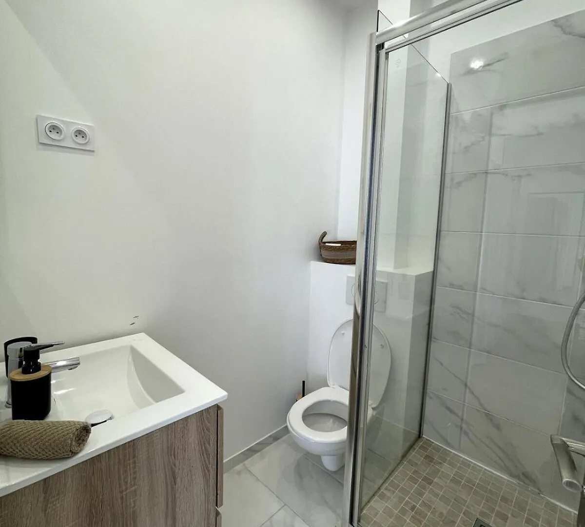 Studio Proche Mer, Avec Terrasse Et Parking Nice 0*,  France